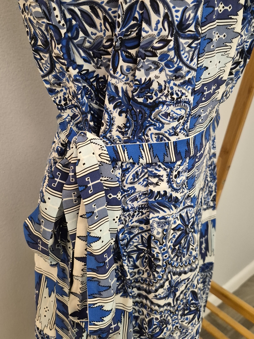 NWT 100% Silk BCBGMaxAzria Idelle dress - Picture 7 of 16